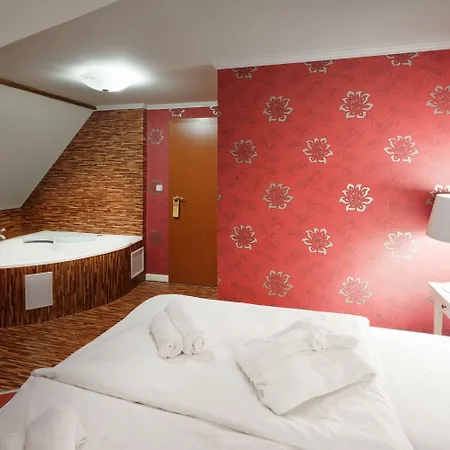 Pytloun Design Self Check-in 4*