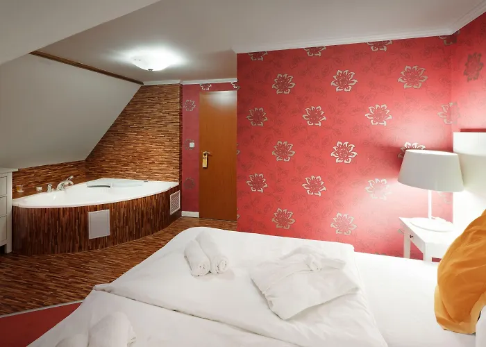 Pytloun Design Self Check-in 4*