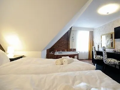 Pytloun Design Self Check-in