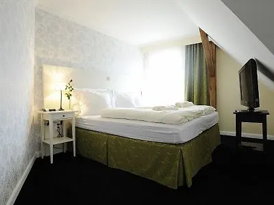 Pytloun Design Self Check-in 4*