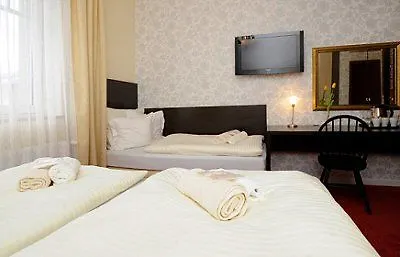 Pytloun Design Self Check-in 4*